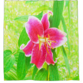 Diep Roze Stargazer Lily op Lime Green Douchegordijn (Voorkant)