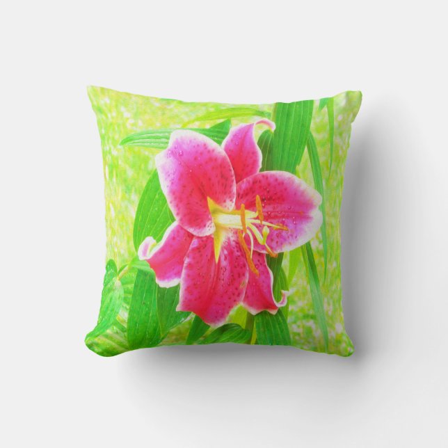  Diep Roze Stargazer Lily op Lime Green Kussen (Voorkant)