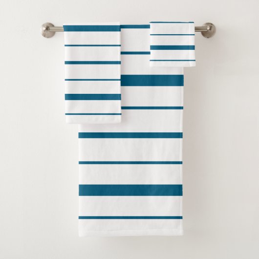 Diep Teal op Witte Strepen Bad Handdoek (Insitu)