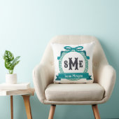 Diep Turquoise Griekse Sleutel Boog Monogram Kussen (Stoel)