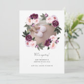 Diep Velvet en Blush Pink Floral Foto Zwangerschap Aankondiging (Staand voorkant)