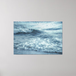 Diepblauw noordelijk strand met crashende golven canvas afdruk
