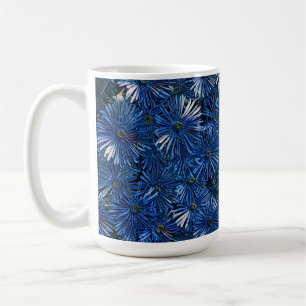 Diepblauwe gestileerde bloemen theekop / mok