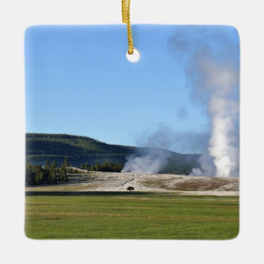 Diepe Blauwe Geiser en Bizon bij Yellowstone Keramisch Ornament (Voorkant)