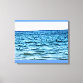 Diepe Blauwe Golven Rijzen Naar Witte Lucht Canvas Afdruk