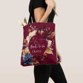 Diepe bordeauxrode bloemige bruiloft tote bag (Dichtbij)
