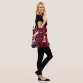Diepe bordeauxrode bloemige bruiloft tote bag (Op model)
