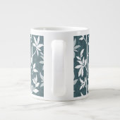 Diepe bosbries moderne botanische silhouet grote koffiekop (Achterkant)