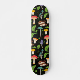 Diepe Bosmagie: Kleurrijke Paddenstoelen tegen een Persoonlijk Skateboard