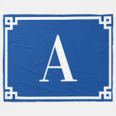 Diepe en blauwe witte Griekse sleutelrandmonogram Fleece Deken (Voorkant (Horizontaal))
