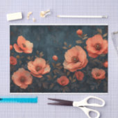 Diepe perzikkleurige bloemen op een donkere achter tissuepapier (Craft)