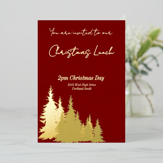 Diepe Rode Boter Gele Bomen Vrolijk Kerstgoud Folie Uitnodiging (Staand Voorkant)