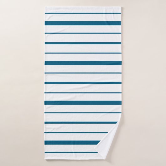 Diepe turquoise strepen op witte achtergrond badhanddoek (Badhanddoek)