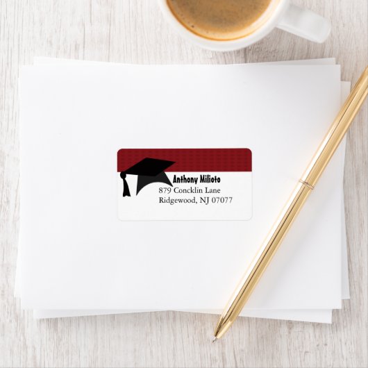 Dieprode graduatiekap etiket (Insitu)