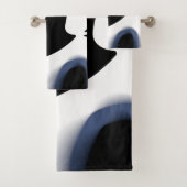 Dieptelading: Abstract Zwart, Wit & Blauw Bad Handdoek (Insitu)