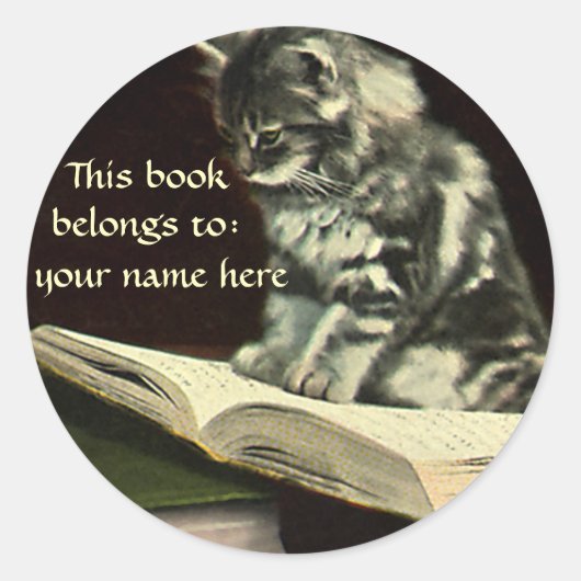  dier, kitten lezen van een boek boekenplaat ronde sticker (Voorkant)