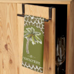 Dierafdrukken palmbomen theedoek<br><div class="desc">Op deze gepersonaliseerde keukenhanddoek (wit op de achterkant) is een tropische palmboom afgebeeld op een elegant vlekpatroon voor dierlijke afdruk. Punten in onze winkel koppelen.</div>