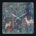 Dieren in het bos, William Morris Vierkante Klok<br><div class="desc">William Morris (24 maart 1834 - 3 oktober 1896) was een Britse textielontwerper, dichter, schrijver, vertaler en socialistische activist die banden heeft met de Britse Beweging voor Kunst en Kunst. Hij heeft een belangrijke bijdrage geleverd aan de heropleving van de traditionele Britse textielkunst en de productiemethoden. Zijn literaire bijdragen hebben...</div>