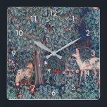 Dieren in het bos, William Morris Vierkante Klok<br><div class="desc">William Morris (24 maart 1834 - 3 oktober 1896) was een Britse textielontwerper, dichter, schrijver, vertaler en socialistische activist die banden heeft met de Britse Beweging voor Kunst en Kunst. Hij heeft een belangrijke bijdrage geleverd aan de heropleving van de traditionele Britse textielkunst en de productiemethoden. Zijn literaire bijdragen hebben...</div>