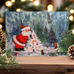 dieren uit de Santa and Woodland Feestdagenkaart<br><div class="desc">Santa and Woodland Animals koken het Briefkaart van de Retro Holiday. Dit ontwerp bevat een  scène met de kerstman en bosbouwhuisdieren in het bos die een kerstboom versieren. Wat een mooie retro vakantie scène.</div>