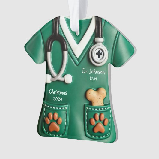 Dierenarts Scrub Shirt Gepersonaliseerd Ornament (voorkant)