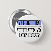 Dierenarts...zal voor bier werken ronde button 5,7 cm (Voorkant /achterkant)