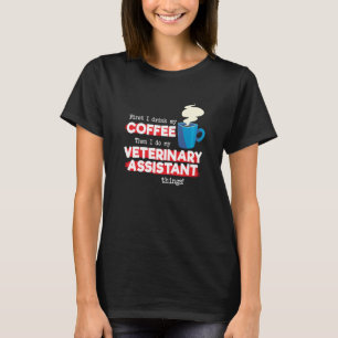Dierenartsassistent & Koffie Spreuk T-shirt