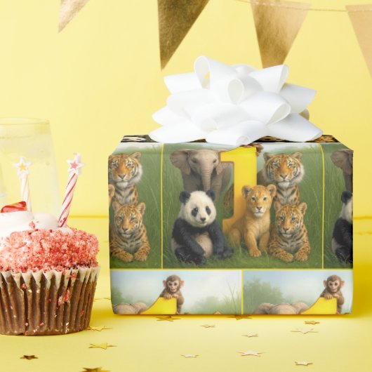 Dierenbaby's in het wild met een nummer één cadeaupapier (Verjaardagsfeest)