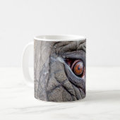 Dierenolifantenoog dicht bij koffiemok (Voorkant links)