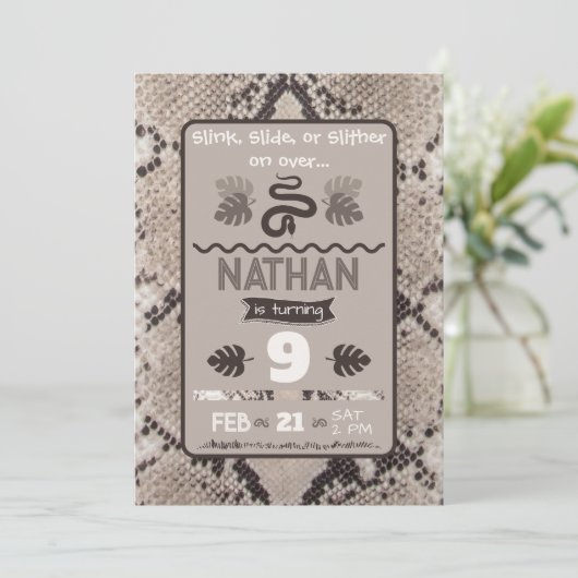Dierenprint Snake Taupe verjaardagsuitnodiging Kaart (Staand voorkant)