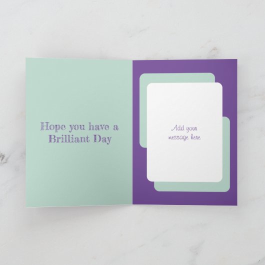 Dierenvriend voegt foto paarse groene verjaardag t kaart (Binnen)