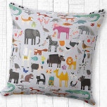 Dierlijke menagerie reversibel kussen<br><div class="desc">Allerlei leuke diertjes en wilde dieren voor dierenvrienden overal. Safaridieren,  oerwoud,  boerderij,  vogels,  huisdieren en wilde dieren. Een monster lijkt ook binnengesmokkeld te zijn. Lavendel aan de ene kant en zee schuimgroen aan de andere kant. Originele kunst van Nic Squirrell.</div>