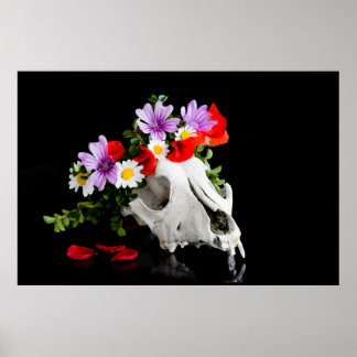 Dierlijke schedel met een maag van wilde bloem poster