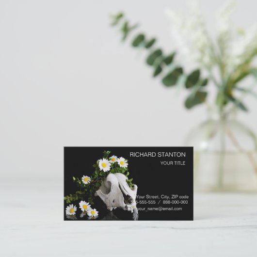 Dierlijke schedel met een maag van wilde bloem visitekaartje (Staand voorkant)