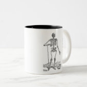 Digging Skeleton Illustratie Tweekleurige Koffiemok (Voorkant rechts)
