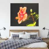 Digitaal ingegraven Hibiscus, Brenda's Bloem Canvas Afdruk (Insitu (Slaapkamer))