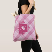 Digitaal roze met een modern diagonaal monogram tote bag (Dichtbij)