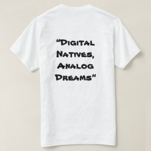 "Digital Natives, Analog Dreams" in het wit T-shirt