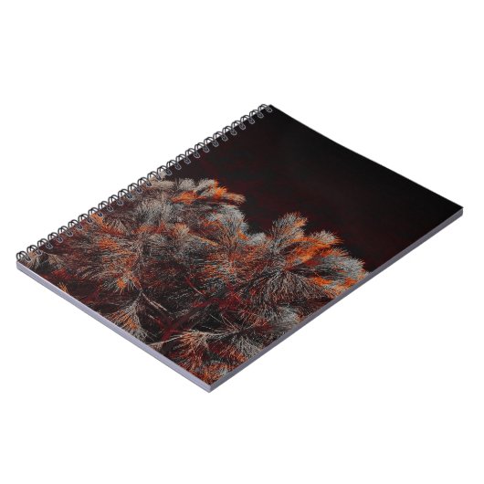 Digitale kunst van dennenbomen met oranje kleurvle notitieboek (Linkerzijde)