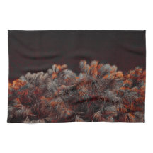 Digitale kunst van dennenbomen met oranje kleurvle