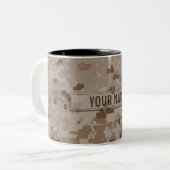 Digitale woestijncamouflage tweekleurige koffiemok (Voorkant links)