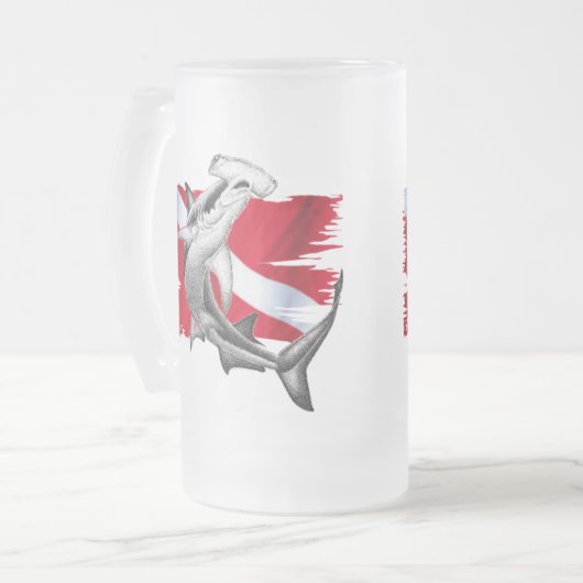 Dijvlag met hamerhaaienduiker omlaag matglas bierpul (Voorkant links)