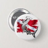 Dijvlag met hamerhaaienduiker omlaag ronde button 5,7 cm (Voorkant /achterkant)