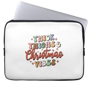 Dikke dijen met kerstcadeaus en kerstvibes laptop sleeve