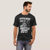 Dikken dat hij het weggooit... en het uit de vuile t-shirt (Voorkant volledig)