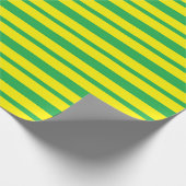 Dikte en dunne groene en gele strepen cadeaupapier (Hoek)