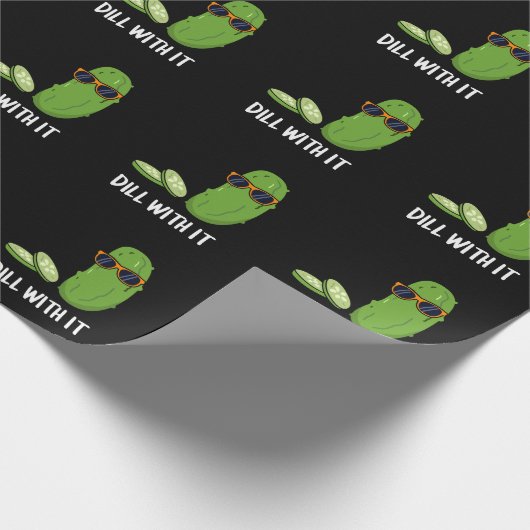 Dill with it Funny Dill Pickle Pun Dark BG Cadeaupapier (Hoek)