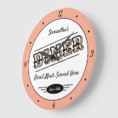 Diner Elke Naam Datum Retro Perzik Zwart Wit Grote Klok (Hoek)