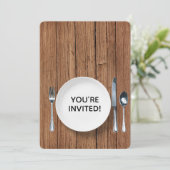 Dinerparty uitnodigen op eikenhout kaart (Staand voorkant)