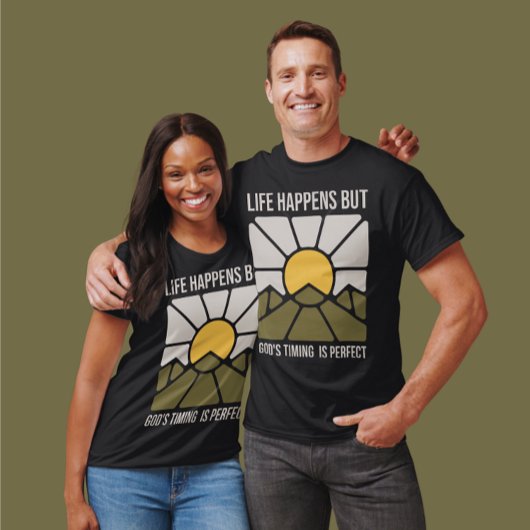 Dingen gebeuren, maar Gods timing is perfect, unis T-shirt